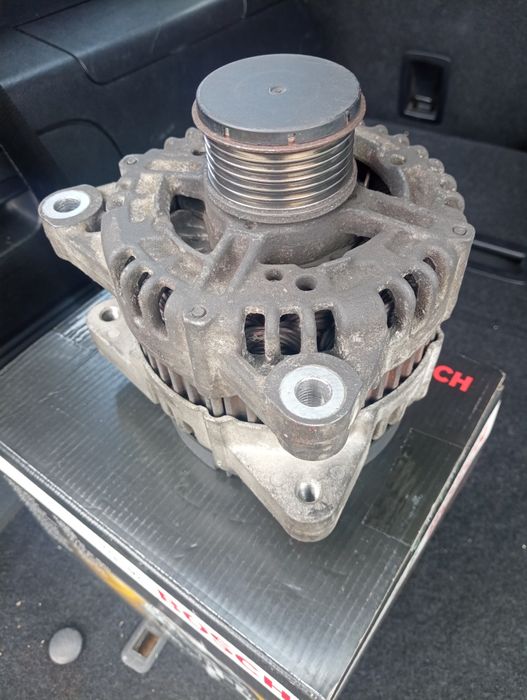 Відреставрований генератор BOSH на Ford / Volvo