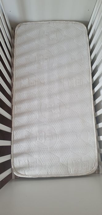 Berço Ikea Gonatt com colchão