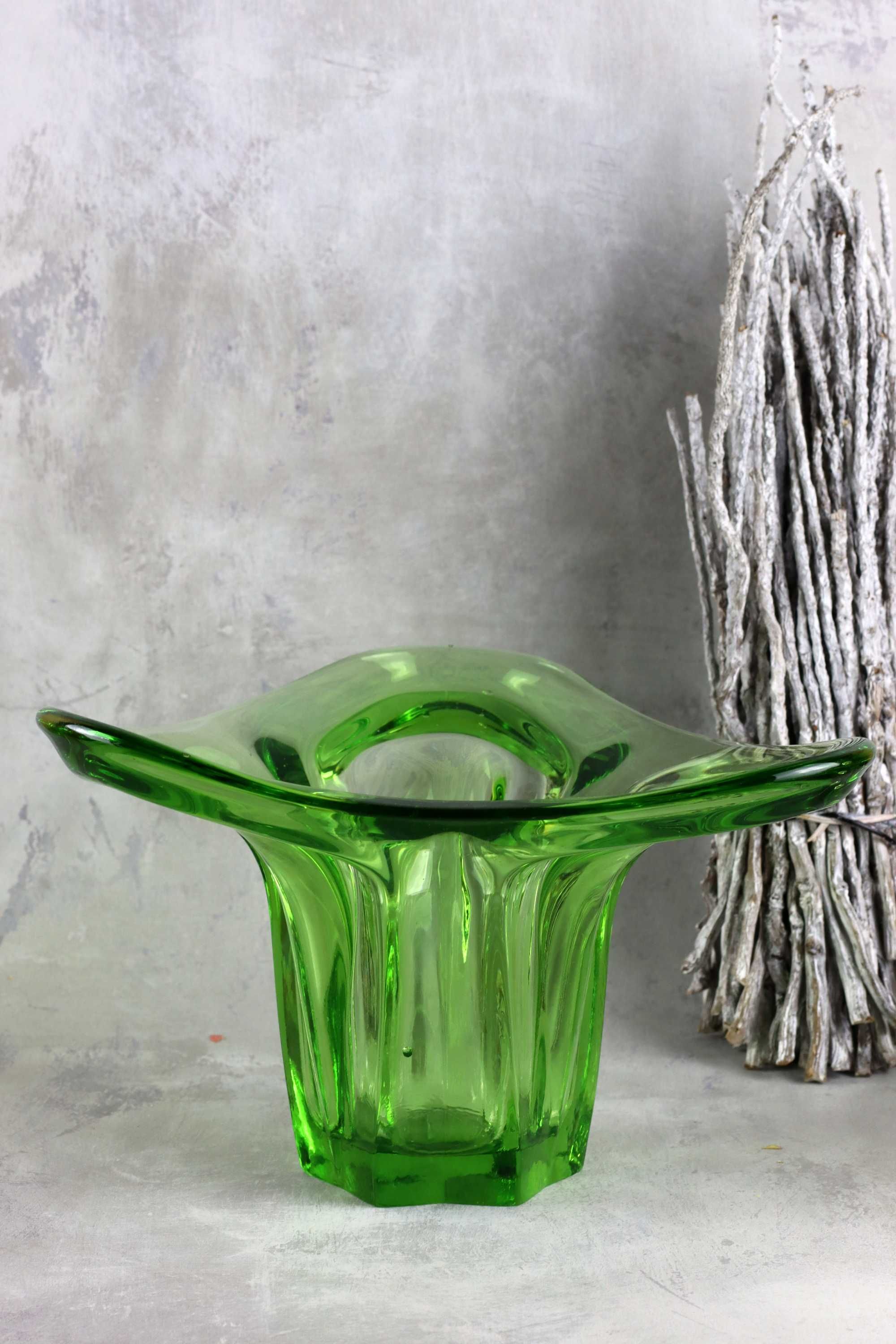 Zielony wazon Rotterdam HSG Huta Ząbkowice szkło kolorowe B. Kupczyk