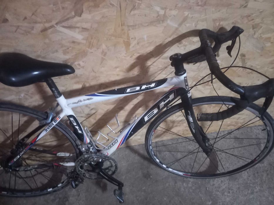 Vendo bicicleta de estrada bh Troco por armas de airsoft