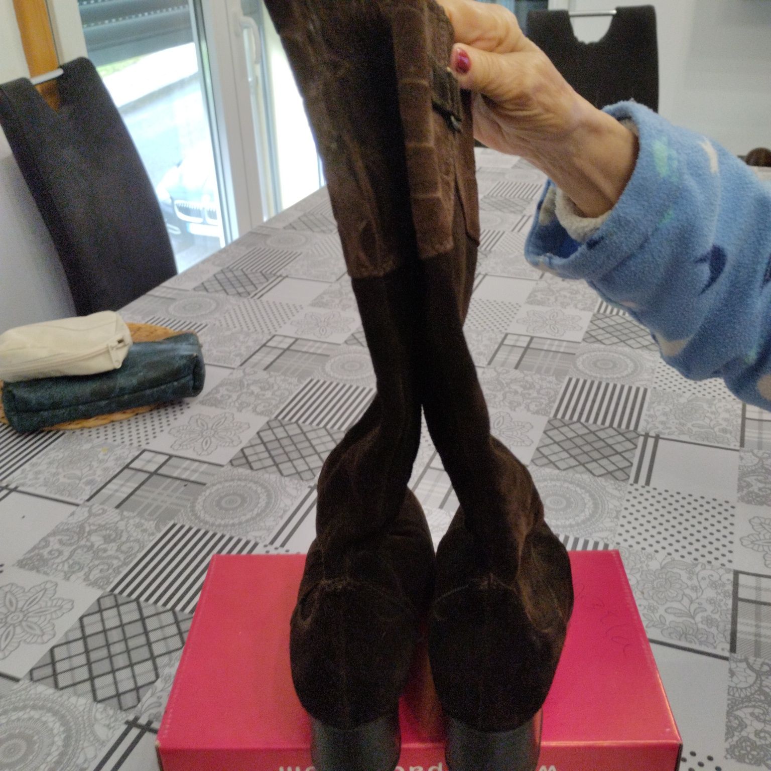 Botas de cano alto em camurça