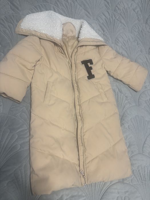 Пуховик в дуже гарному стані6-8 років