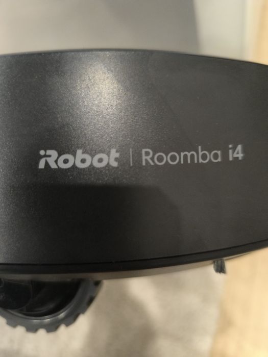 Robot aspirador Roomba® i4 com esvaziamento automático e ligação Wi-F