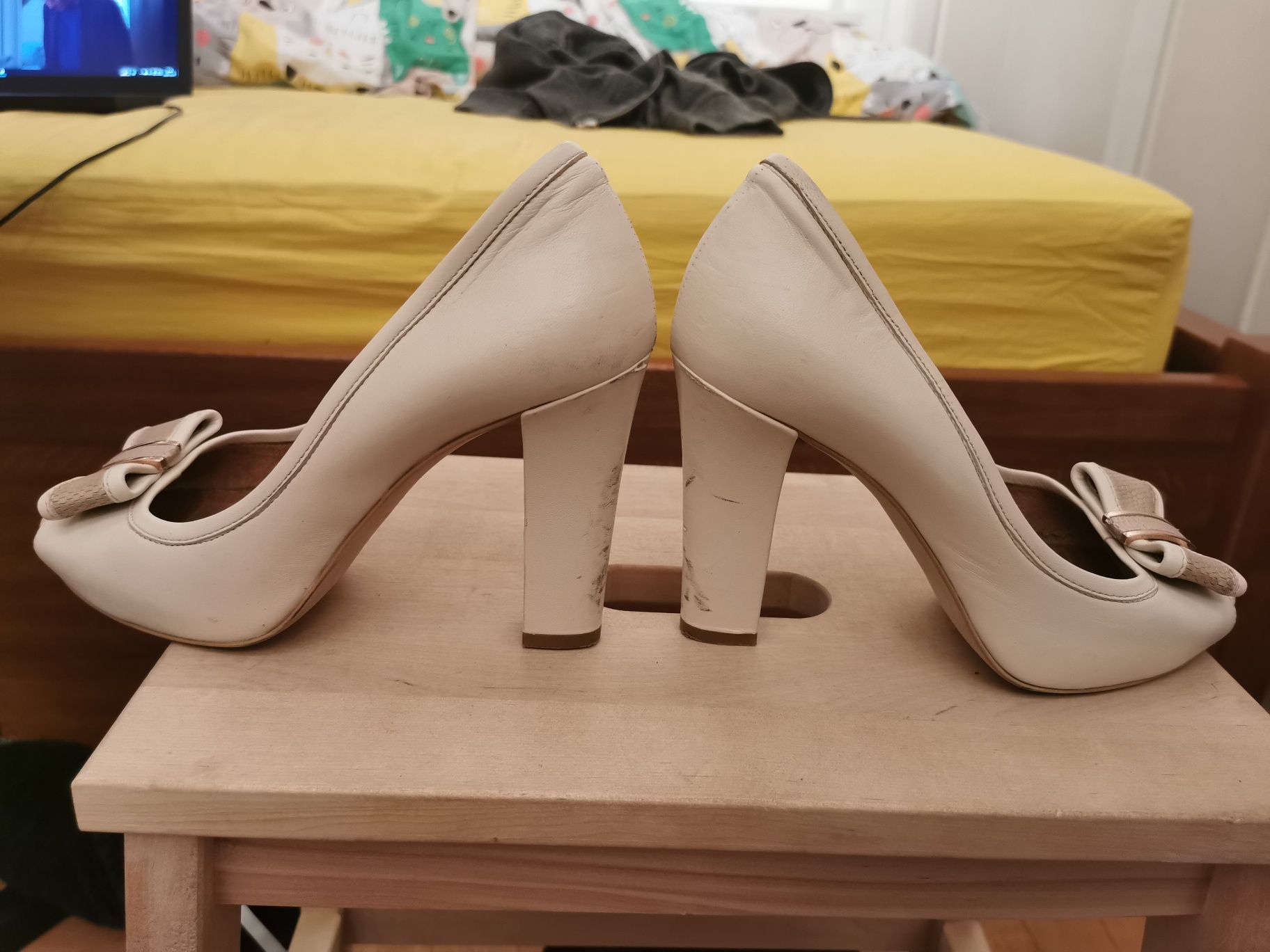 Buty na obcasie szpilki czółenka skórzane Gino Rossi r. 38