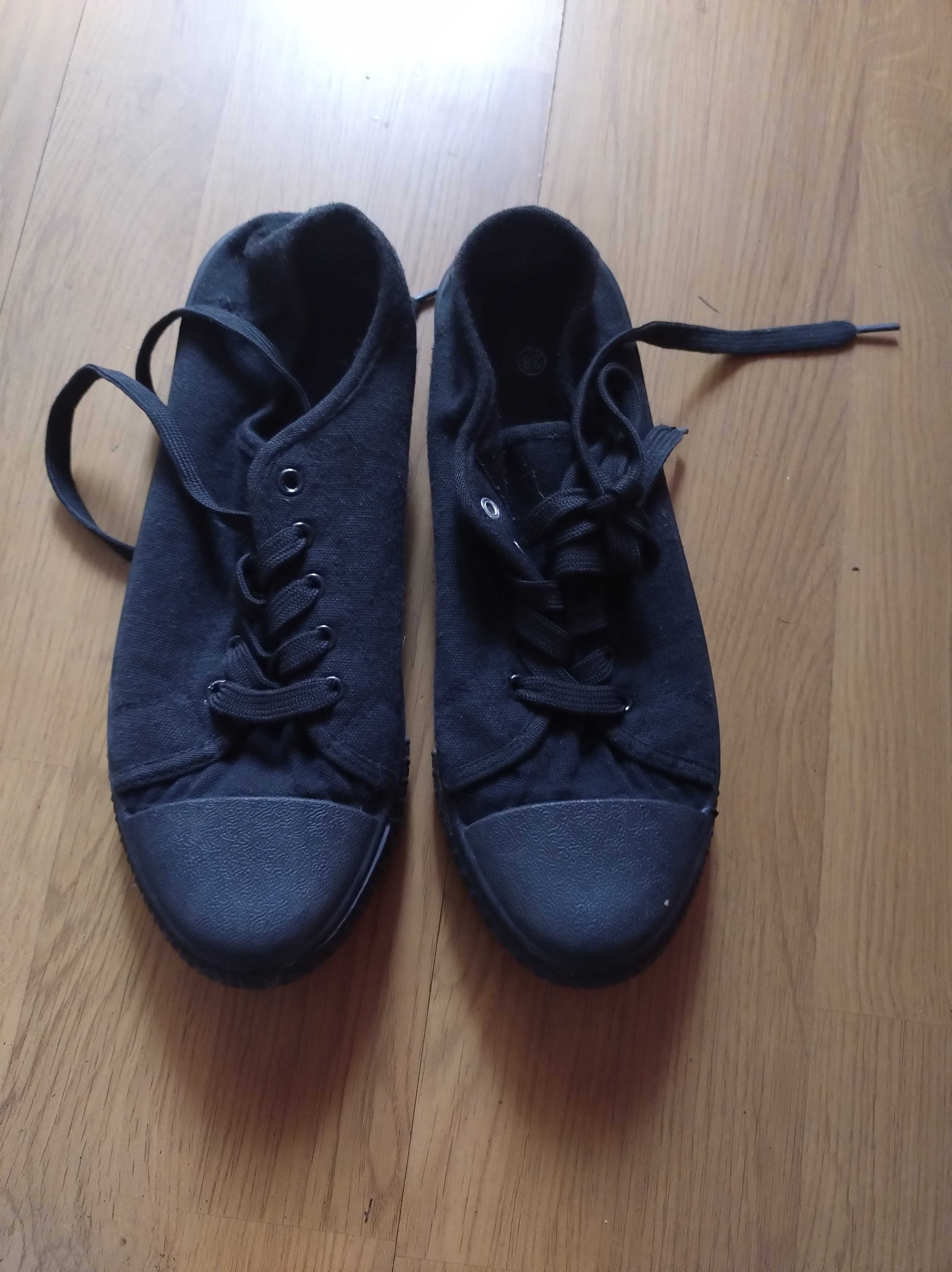Buty chłopięce trampki