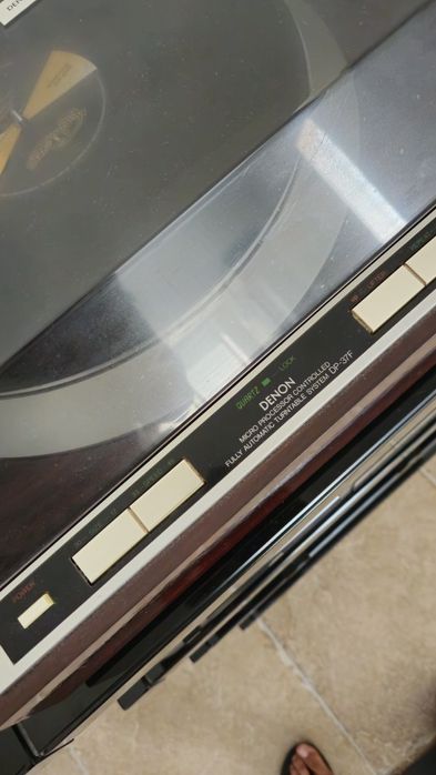 Gira discos Denon DP-37F