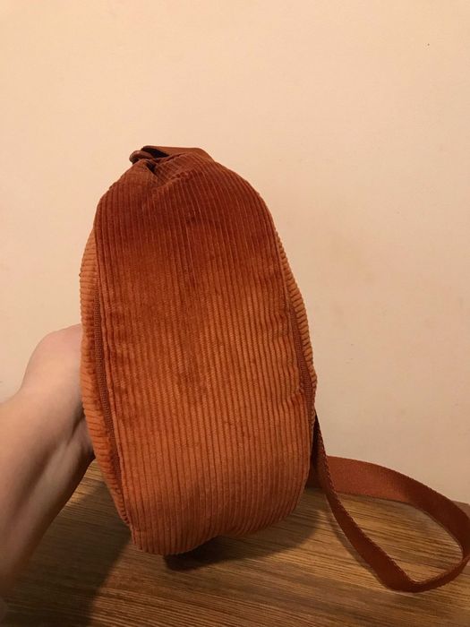 Жіноча вельветова сумка багет
Uniqlo нова