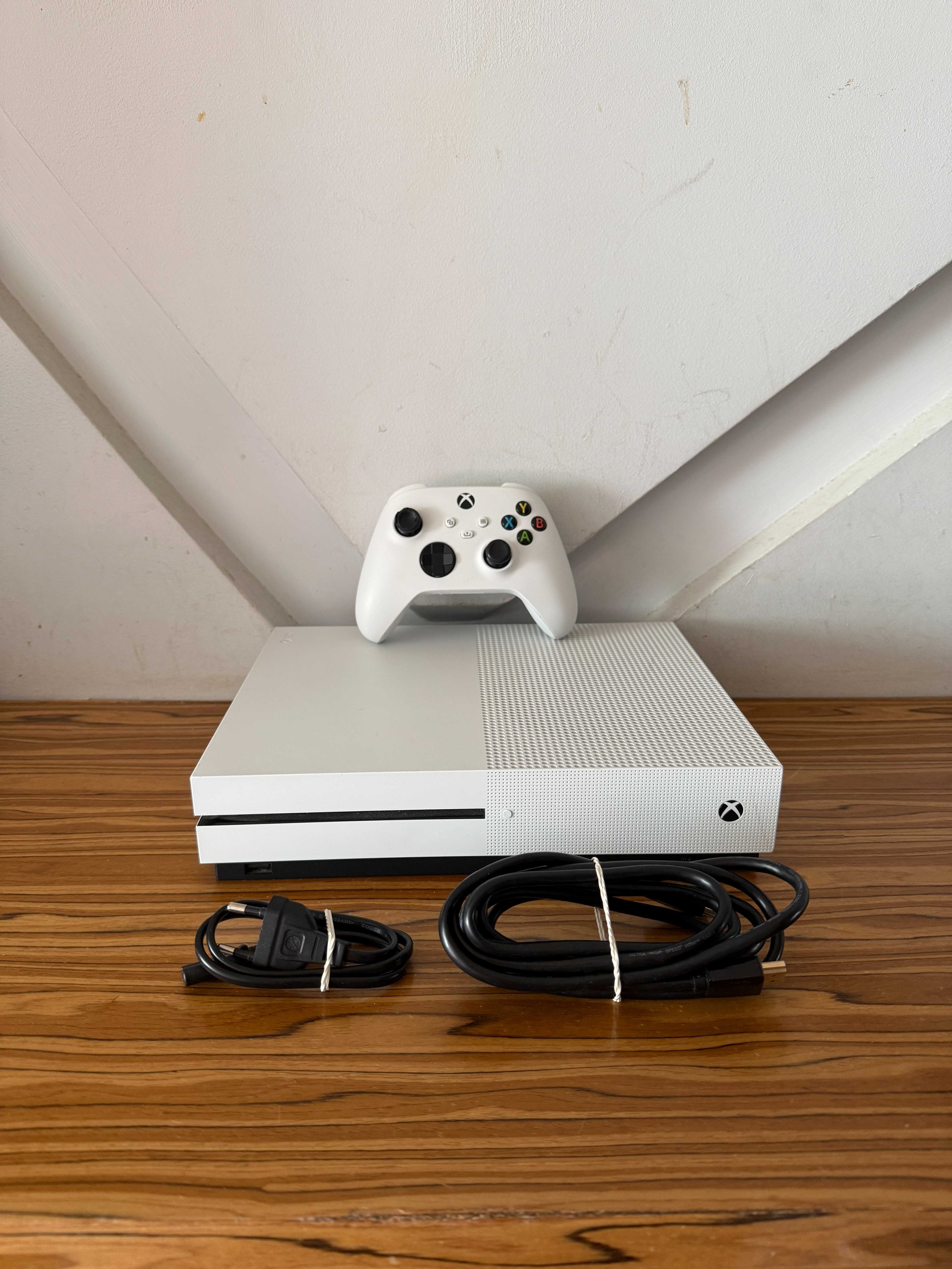 [Xbox] Konsola Xbox One S + Pad Series