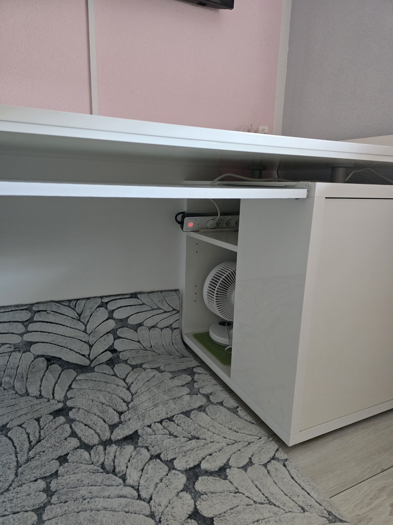 Biurko białe na wysokim połysk 140 cm