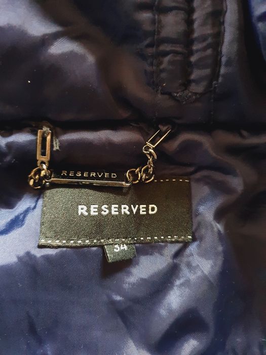 Granatowa kurtka z kapturem Reserved