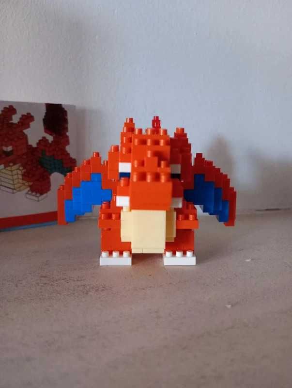 Pokémon Charizard lego