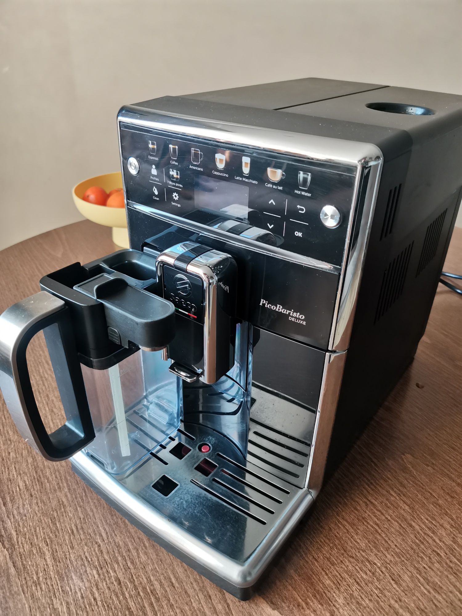 Кавомашина SAECO PicoBaristo Deluxe SM5570/10  Кофемашина Кофеварка