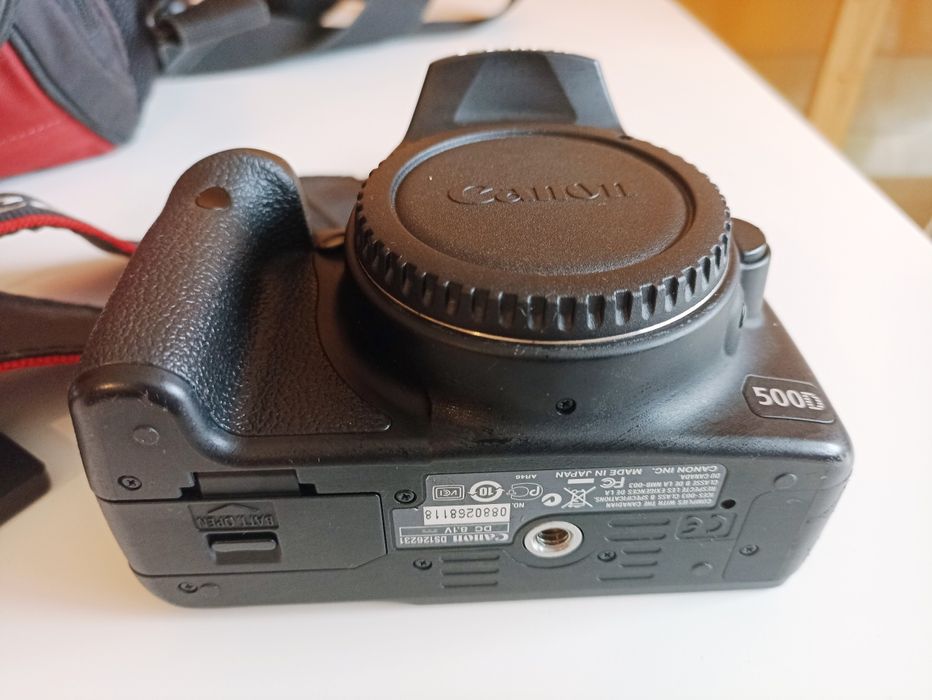 Canon EOS 500D DSLR (+bolsa, baterias, carregador)
Inclui câmara(c