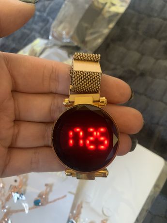 Zegarek LED złoty