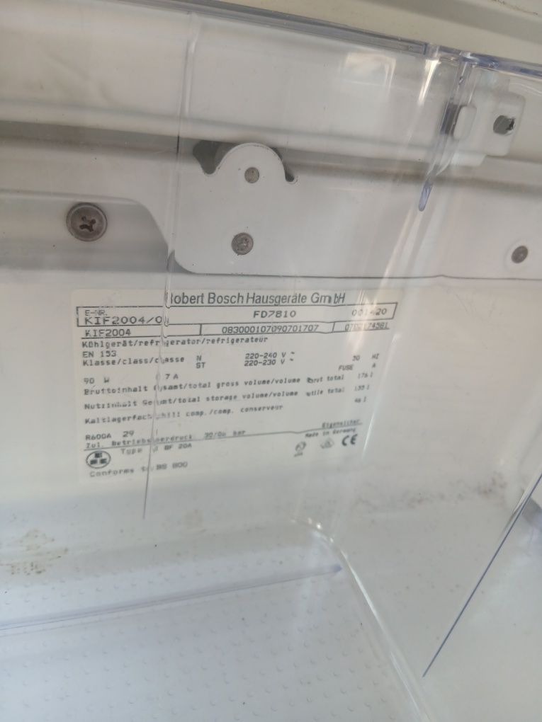Mała lodówka chłodziarka firmy BOSCH w bardzo dobrym stanie.