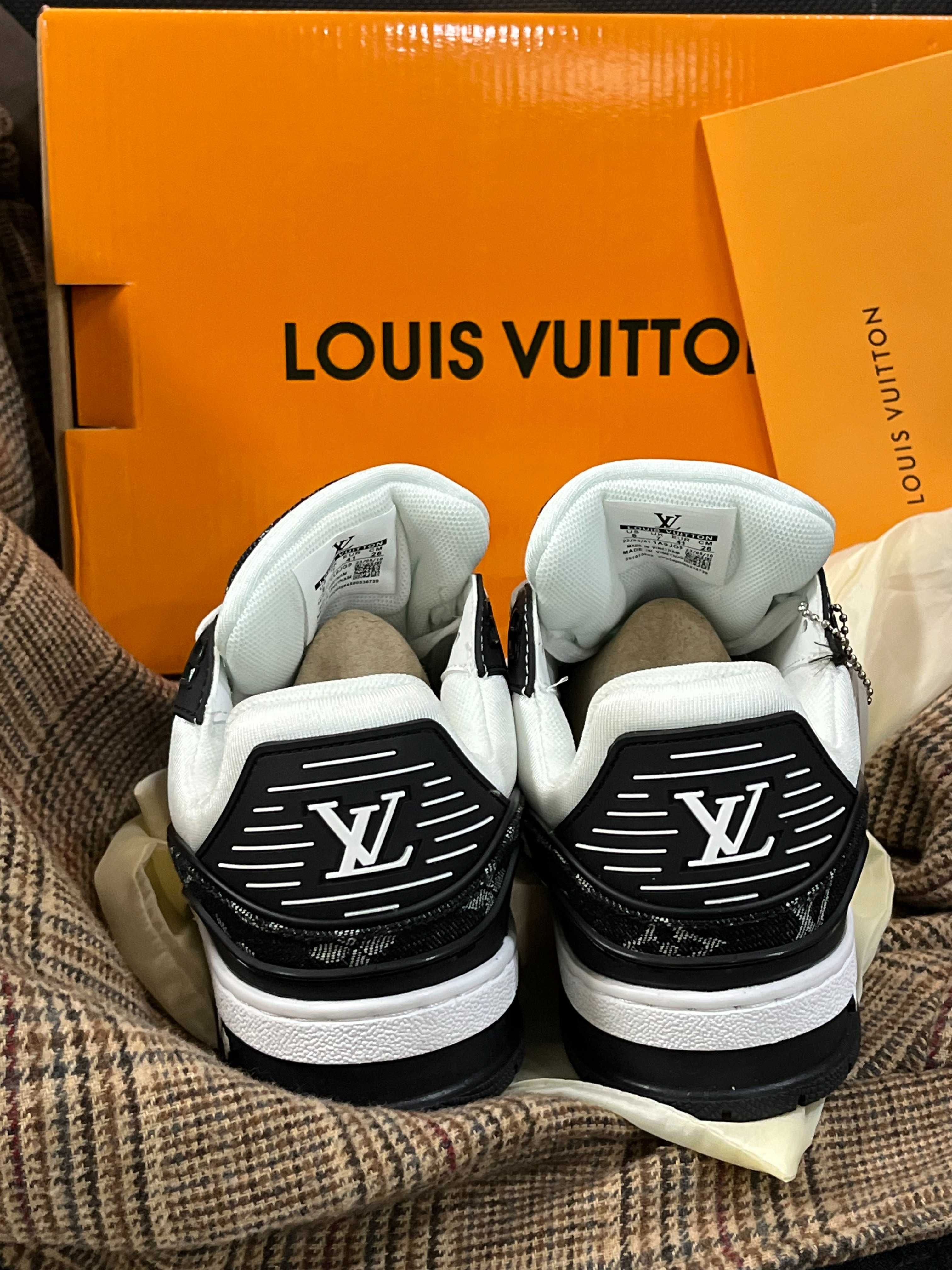 Louis Vuitton LV Trainer White Black EU 44