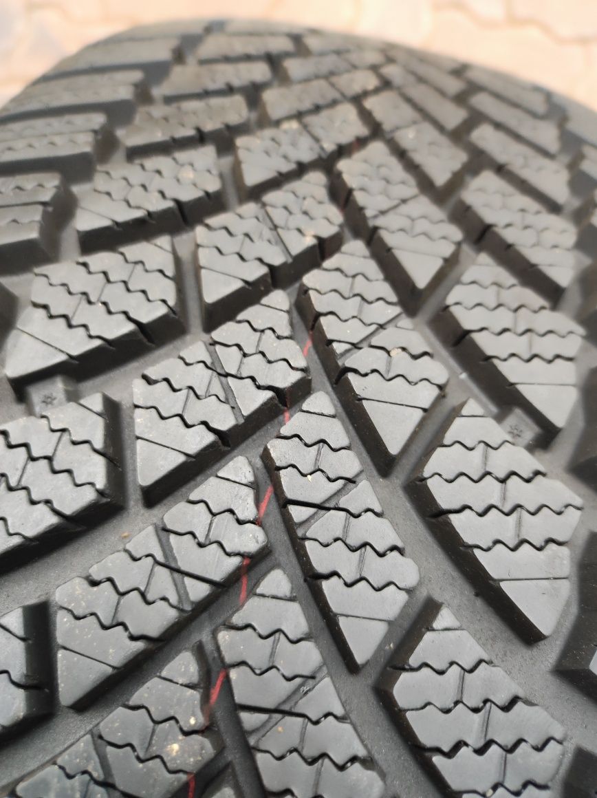 215.60.16 jedna opona Bridgestone Blizzak LM005 Dot 2023 bieżnik 8mm