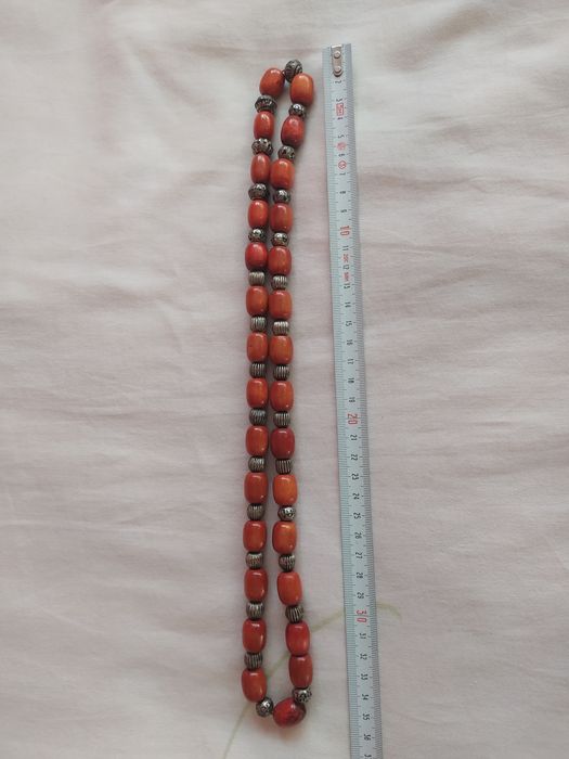 Korale drewniane z czasów PRL