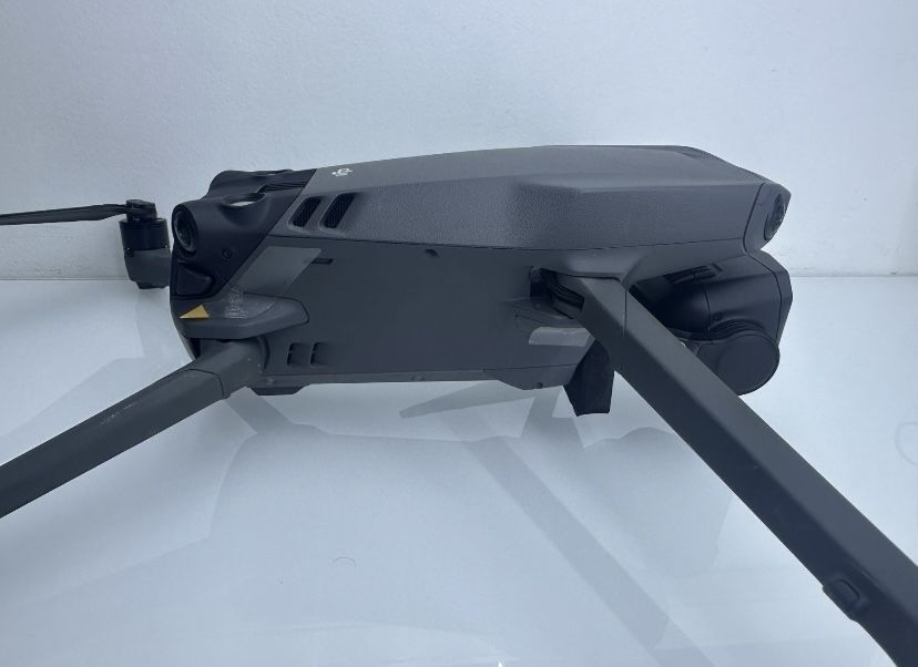 Нові квадрокоптери Mavic 3 Pro