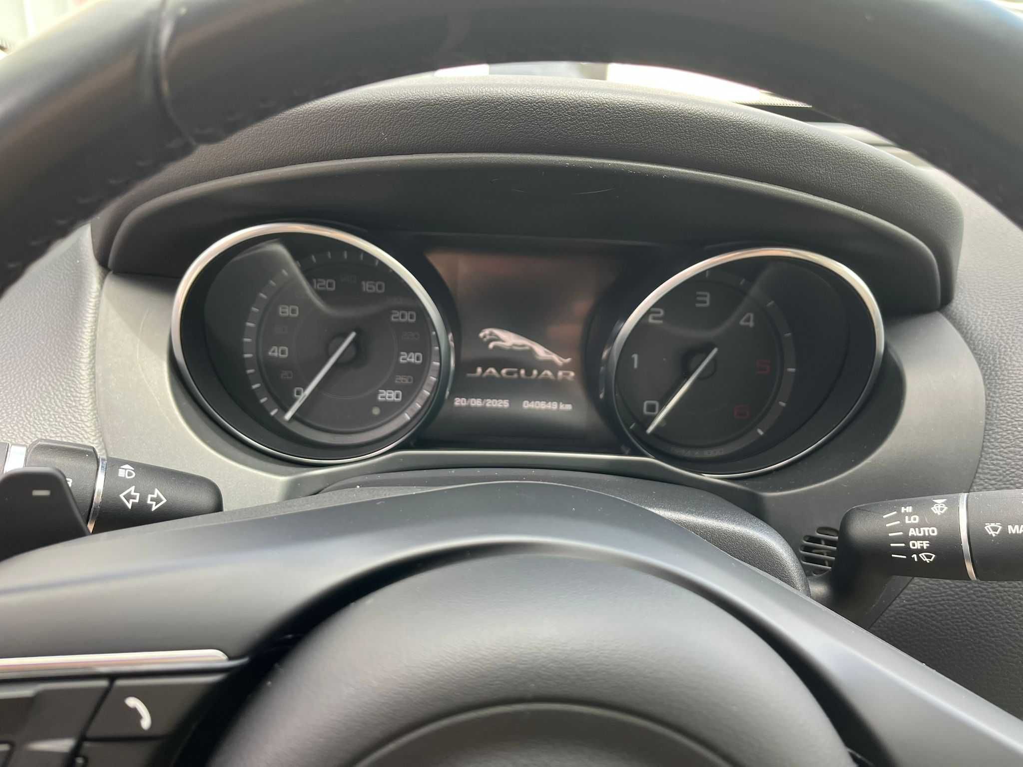 Jaguar XE 2.000 - Como NOVO