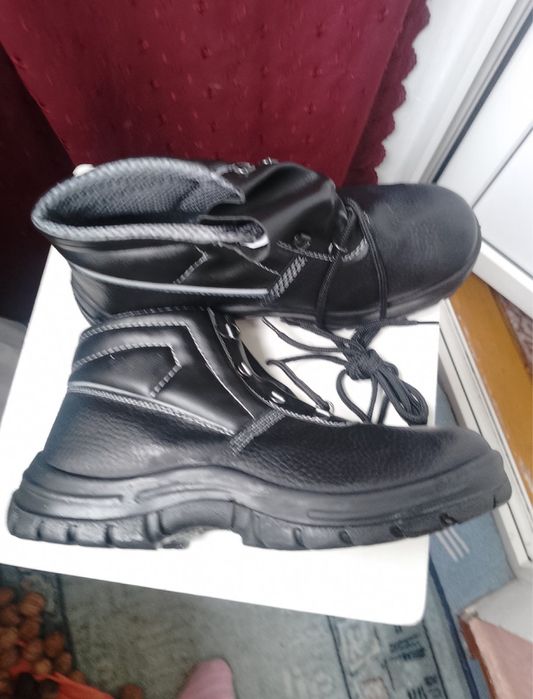 Захисне взуття 43р для роботи  (safety shoes)