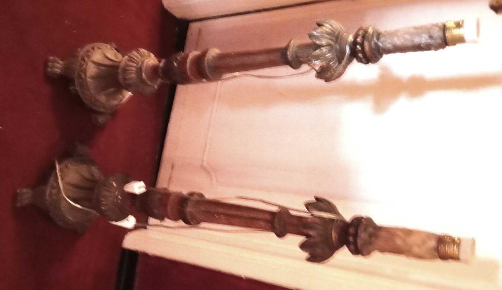 Par tocheiros, Dna Maria séc.XVIII madeira dourada, elec. Dim 91 cm