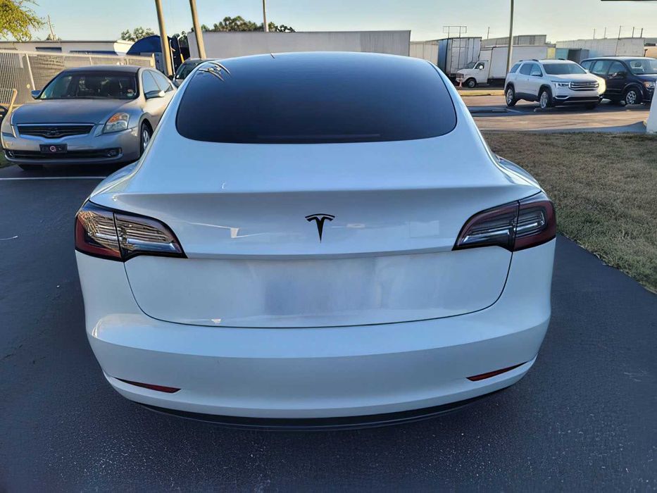 Tesla Model 3      2022