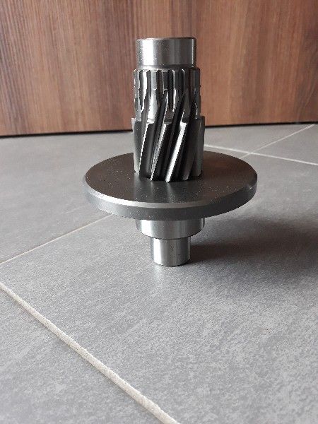 Wałek ze sprzęgłem zapadkowym Kemper 4500 (prawy duży rotor) LCA 67387