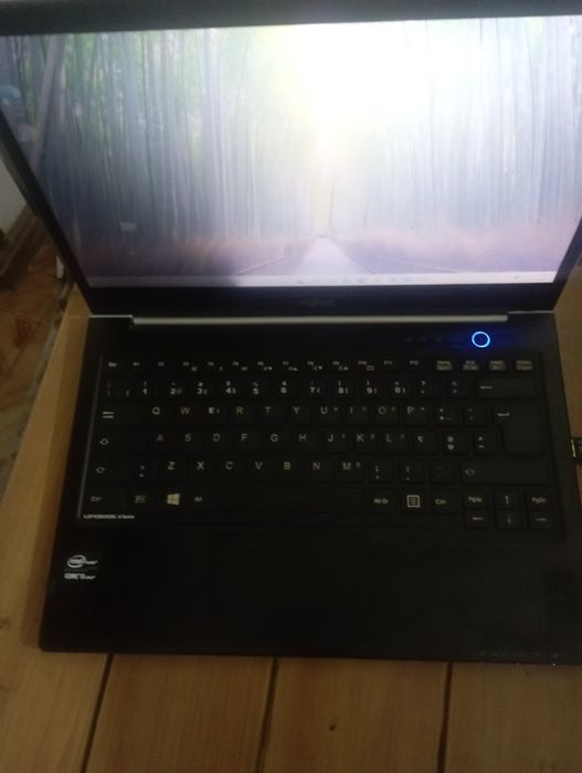 Fujitsu lifebook u772