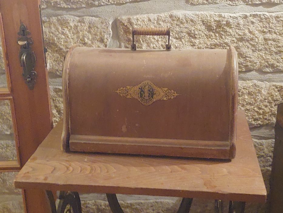 Máquina de costura antiga - Singer