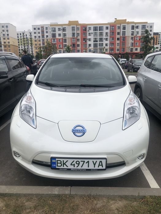 Оренда електромобіля Nissan leaf