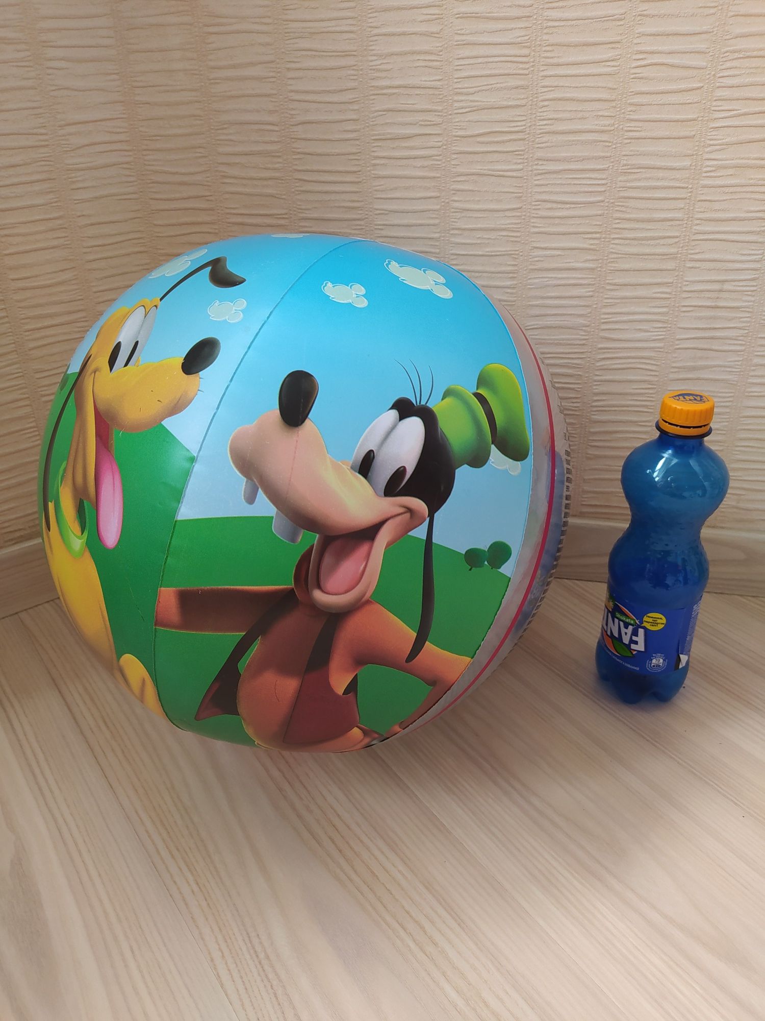 Мяч пляжный надувной Disney