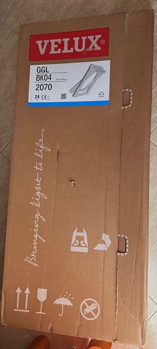 Janela Velux completamente nova ainda na caixa