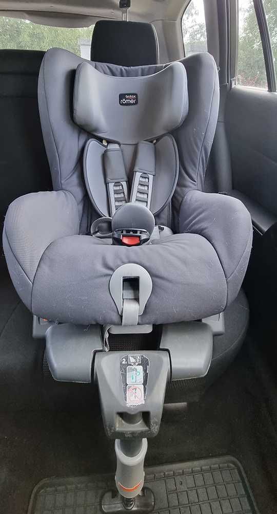 Fotelik samochodowy Britax Romer Safefix PLUS Storm Grey