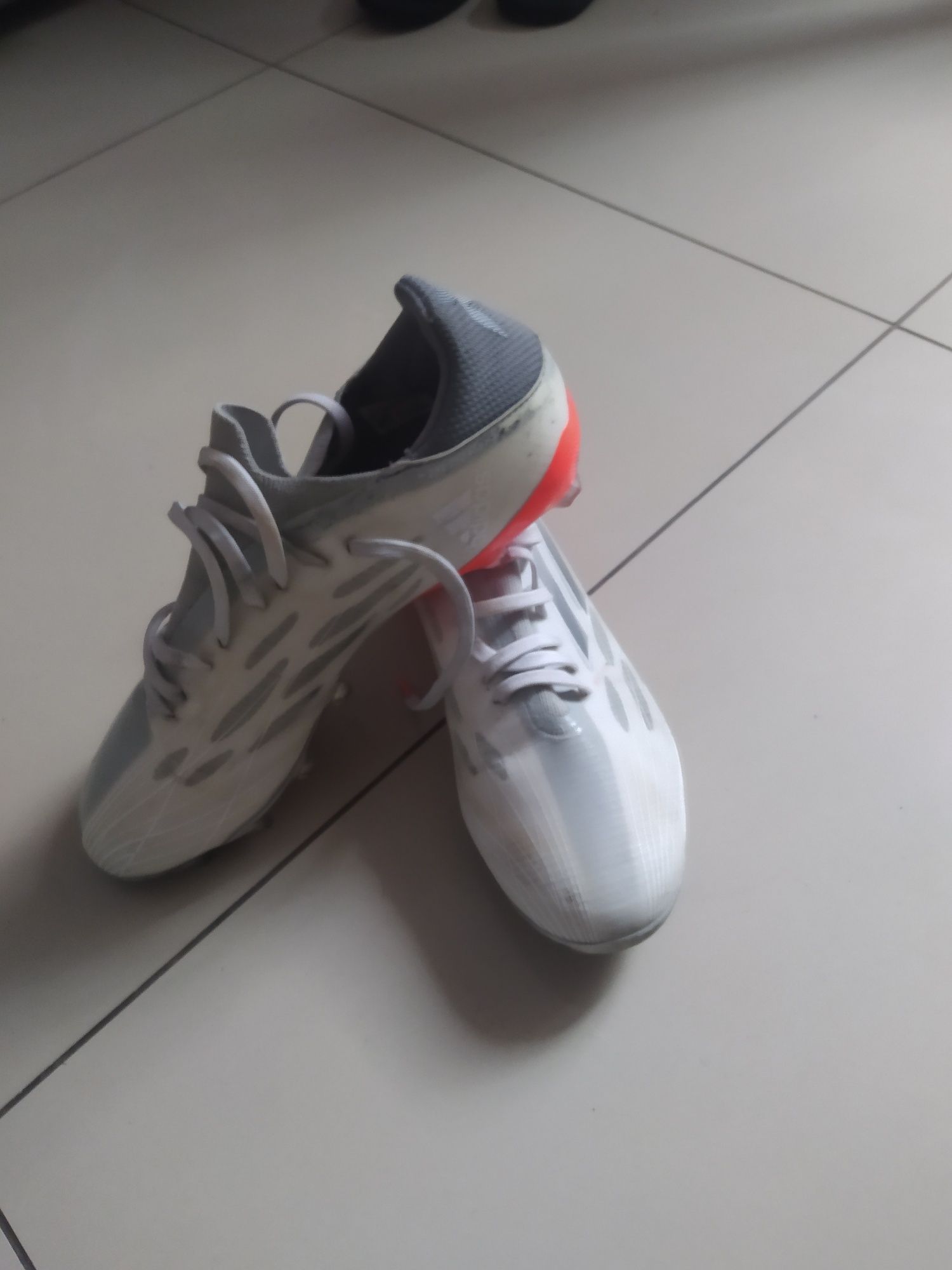 Sprzedam buty do piłki nożnej