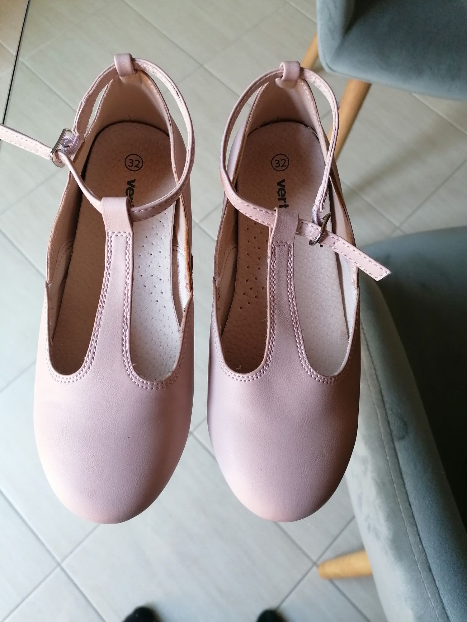 Sapato cor de rosa bege tamanho 32