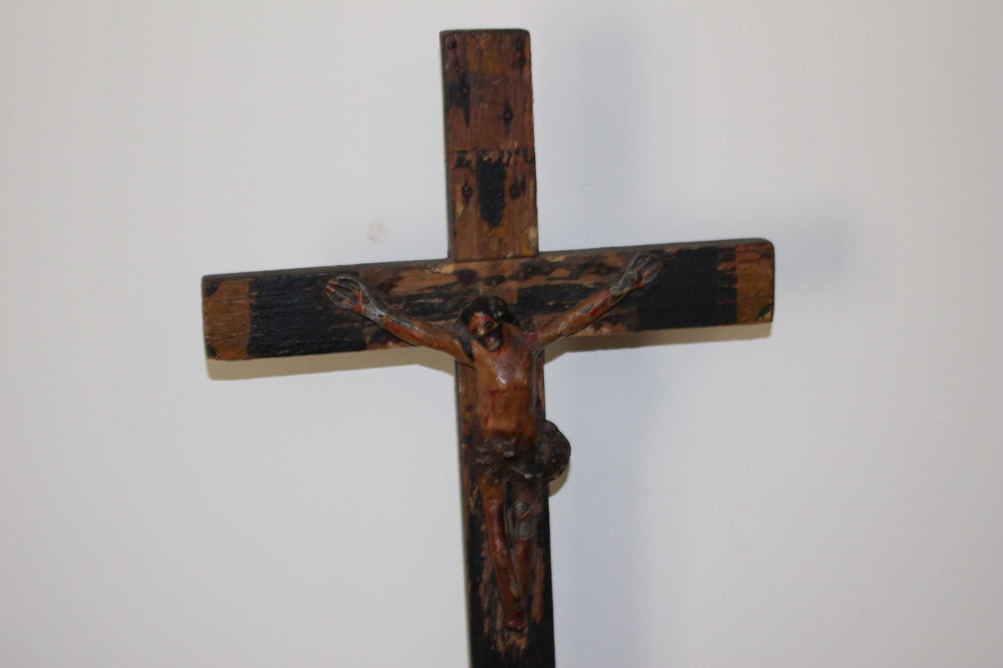Antigo crucifixo em madeira- Arte popular