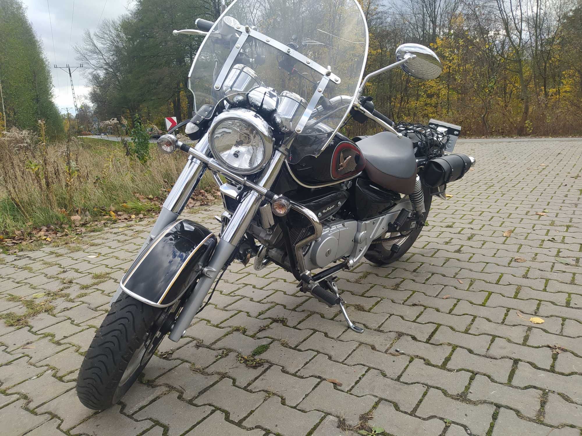 Motocykl HYOSUNG GV 125 na gaźniku Polski salon