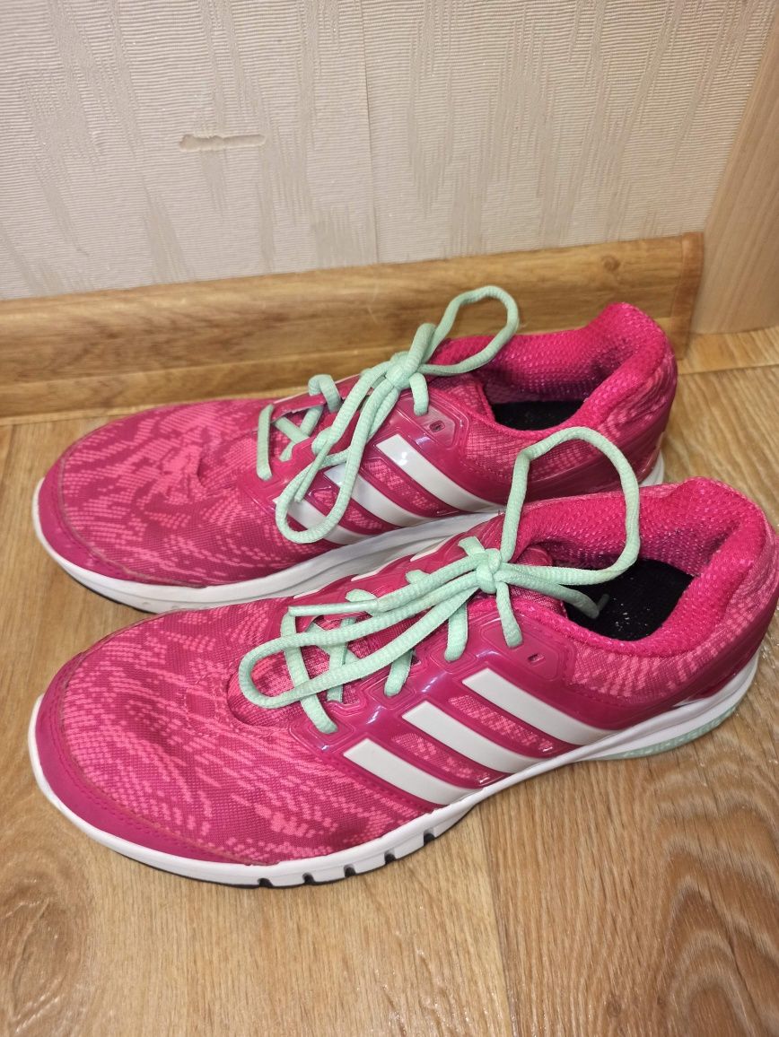 Кроссовки обмен,трекинговые женские Adidas running,37