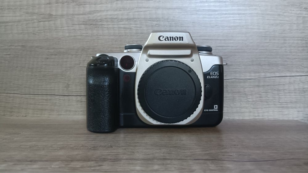 Canon EOS Elan IIE. Плівкова камера