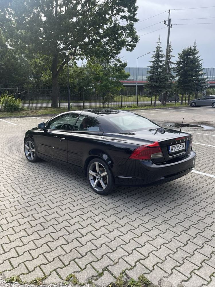 Na sprzedaż oferuję eleganckie i komfortowe Volvo C70 z 2010 roku