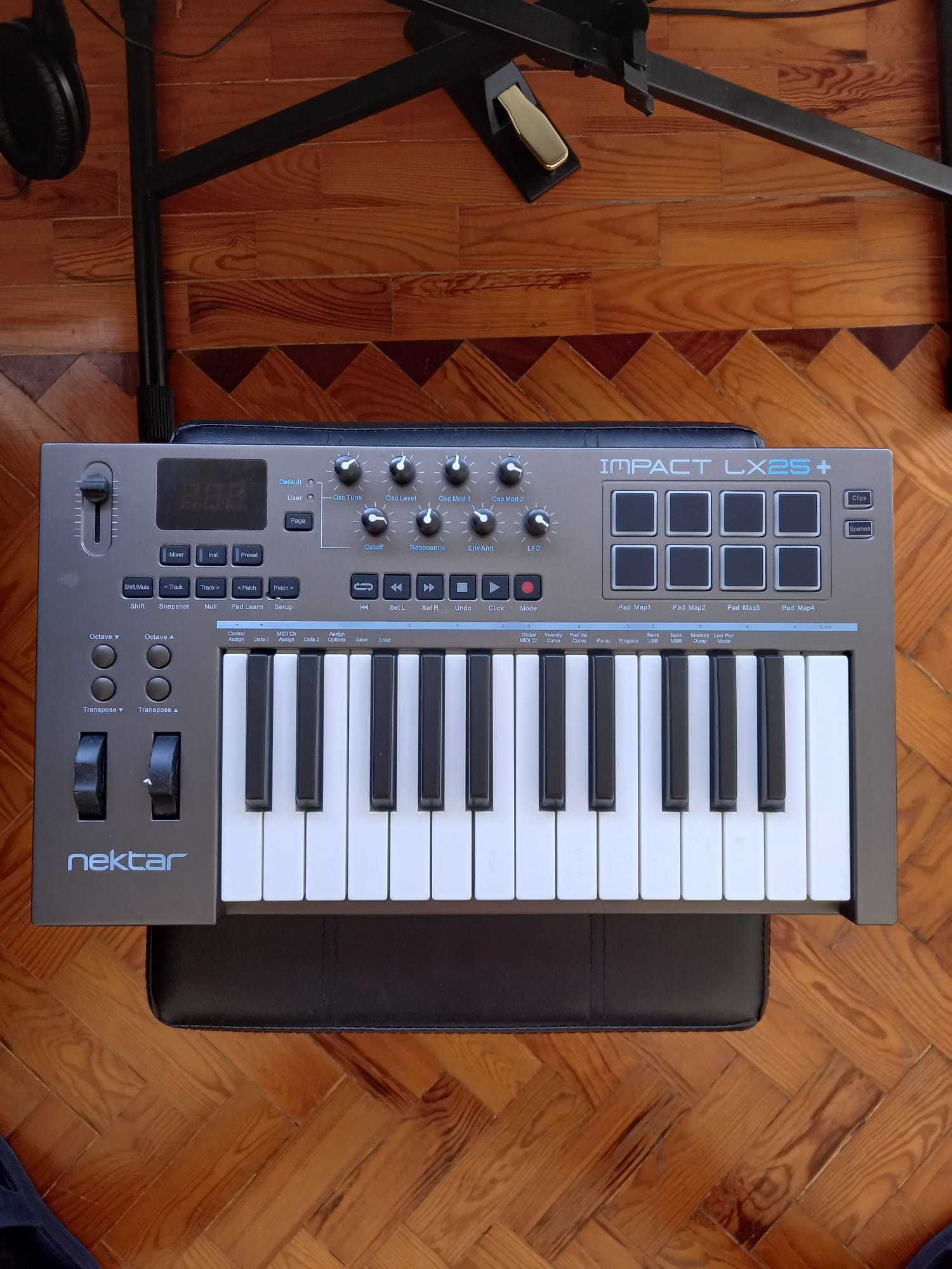 Nektar Impact LX25+ Controlador Mid