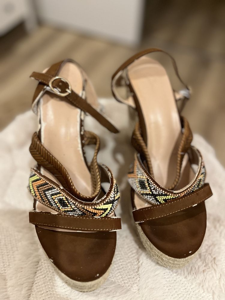 Sandały na koturnie guess r.40