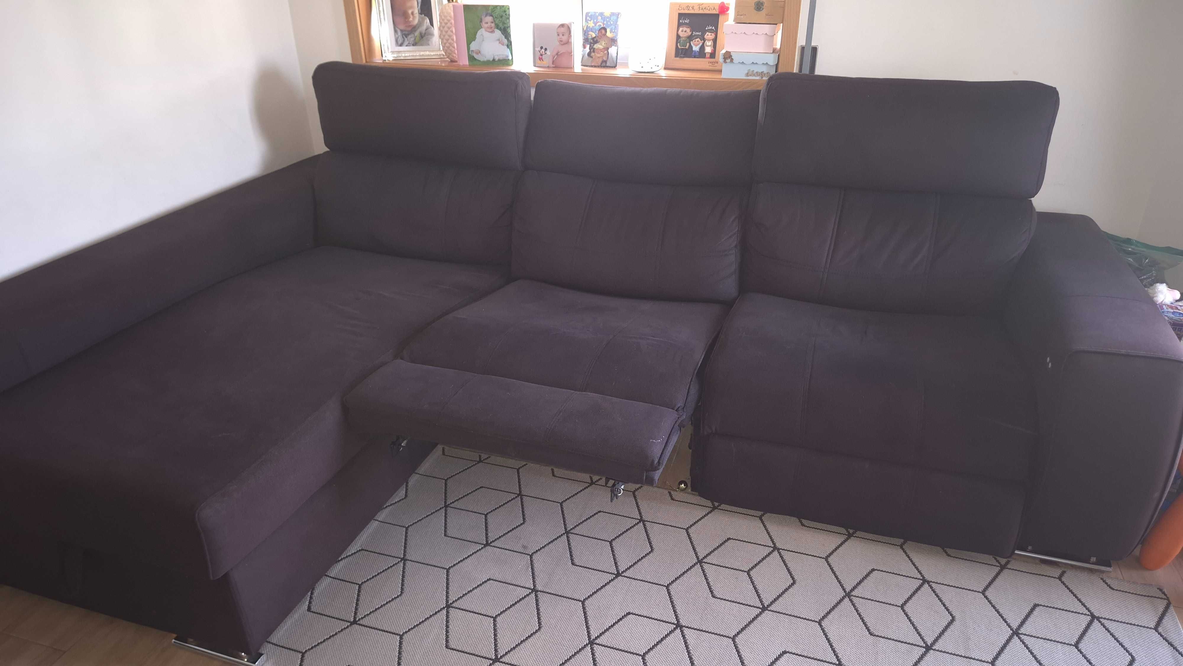 Sofá preto chaise longue elétrico
