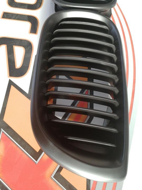 Grelhas BMW E46 4 portas 01-05 pretas
