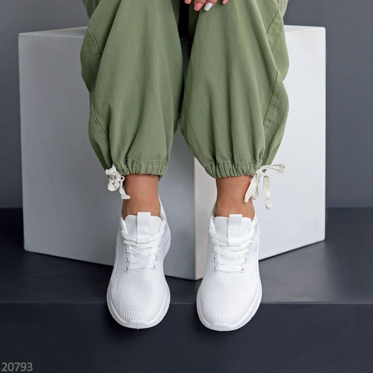 Жіночі білі текстильні кросівки 39 розмір