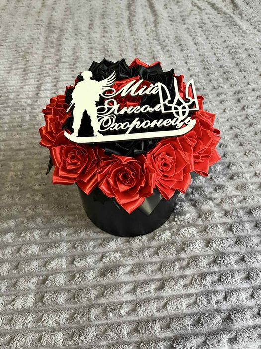 Атласні троянди у коробці. Квіти.продам