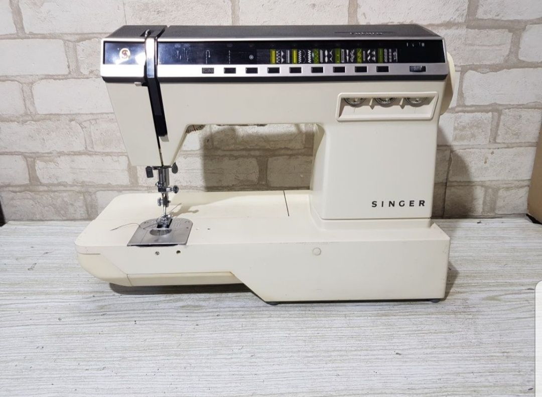Швейна/швейная машинка Privileg M120/Singer 8 б/у з Німеччини з