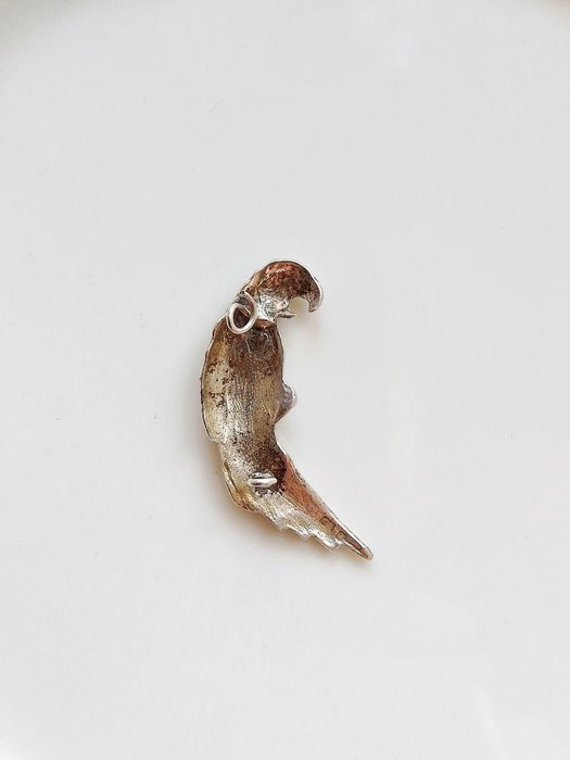 Stara broszka papuga z czerwonym oczkiem srebro 925