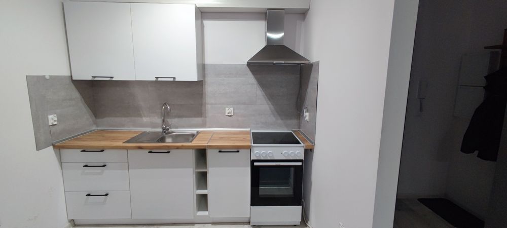 Kuchnia, szafki, zlew, blat, okap, bateria (bez kuchenki)